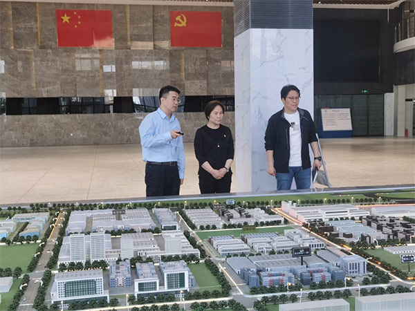 探索校企合作新路徑 攜手并進(jìn)共謀發(fā)展｜沈陽開放大學(xué)黨委書記馬麗一行到集團(tuán)開展交流座談